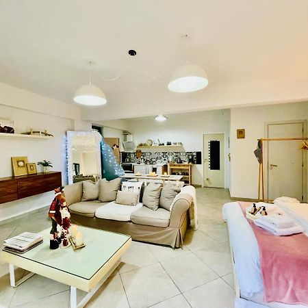 Nadia'S White Loft Apartment พาทรา ภายนอก รูปภาพ